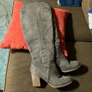 Size 8.5 suede excellent condition boots